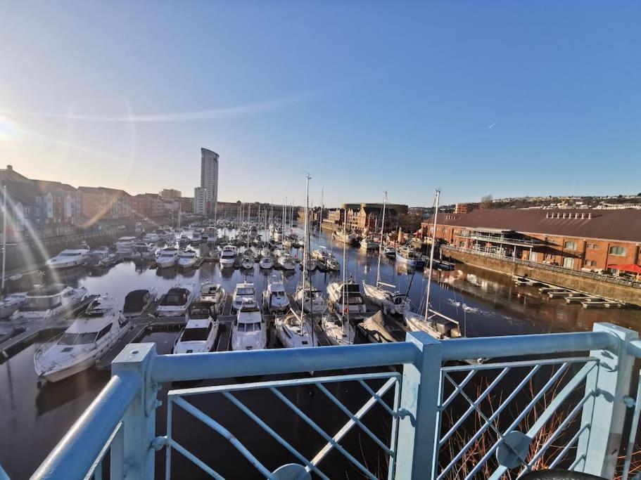 The Quay - Harbour View - By Tifa Stays Swansea Exterior foto